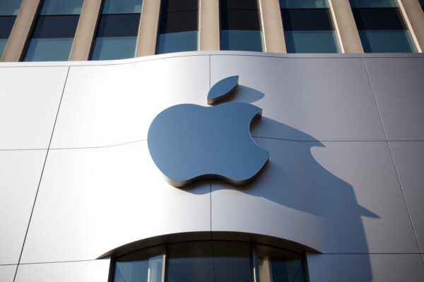 iOS 18.3.2 Update: Apple Warns iPhone and iPad Users to Install Urgently to Prevent Dangerous Security Threats and Malicious Attacks iOS 18.3.2 update, which includes fixes for critical security flaws, ensures that a large number of iPhone and iPad users are well protected from cyber threats.